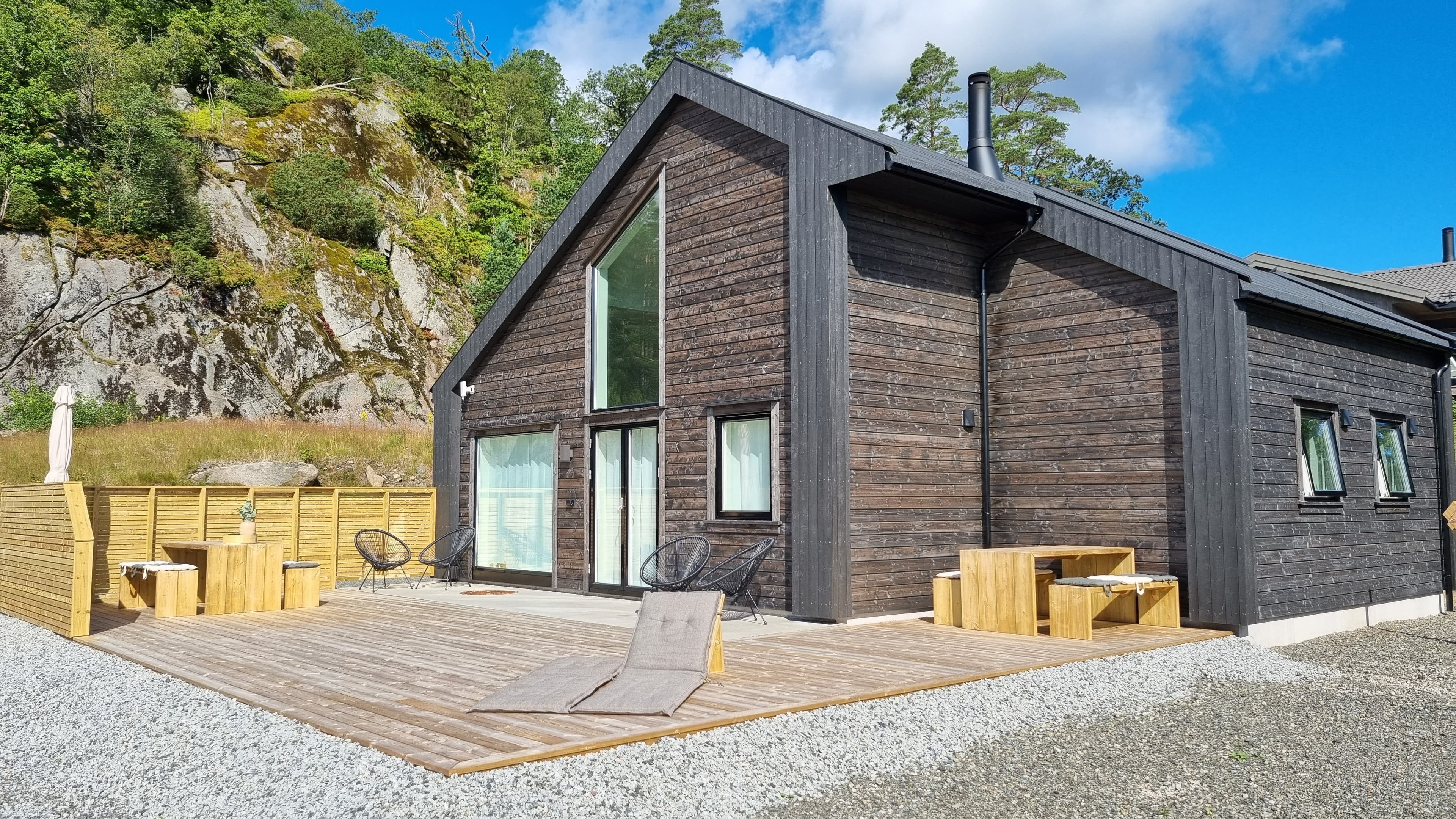 Langbakken – moderne hytte ved sjøen i Gitlevåg, Lyngdal